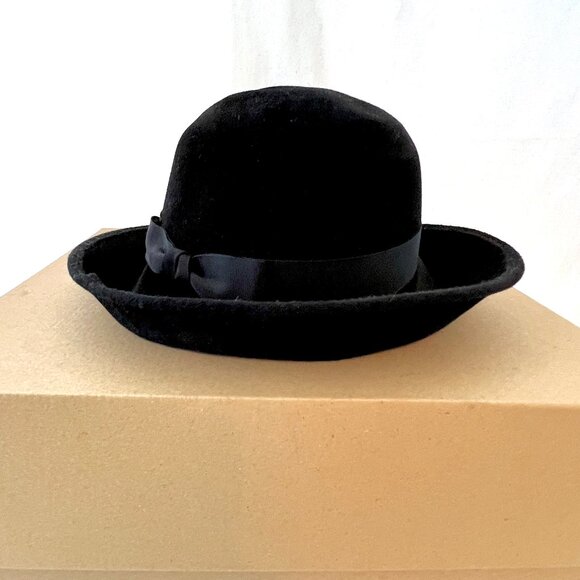 Helen Kaminski Australia, Cloche Black Hat, One Size, with  Original Box & Tag! - Picture 1 of 16